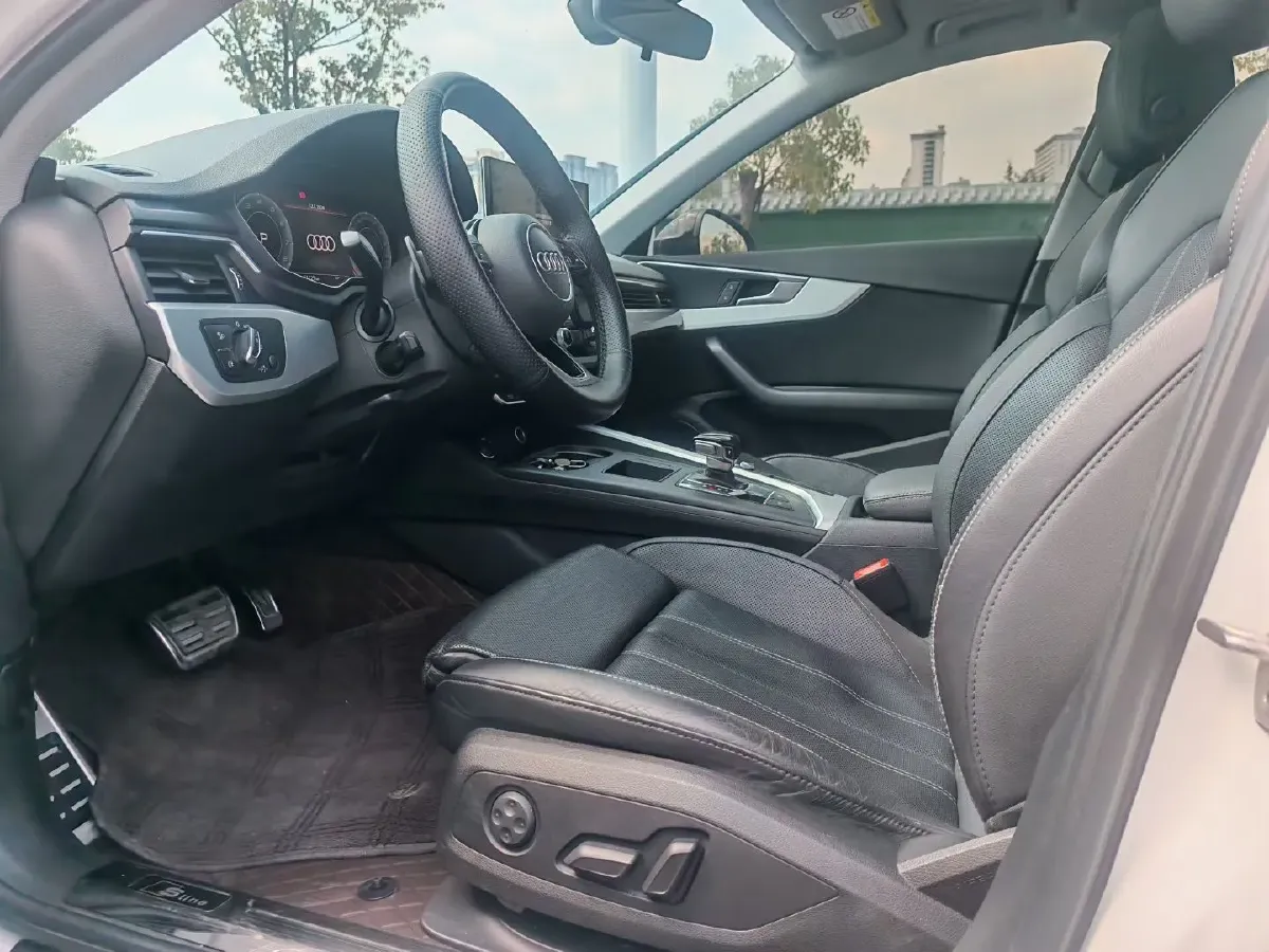 2020 Audi A4L 2.0T 190HP L4 7DCT,autocango,china used car exporter,china ev exporter,chinese used car exporter,chinese used ev exporter