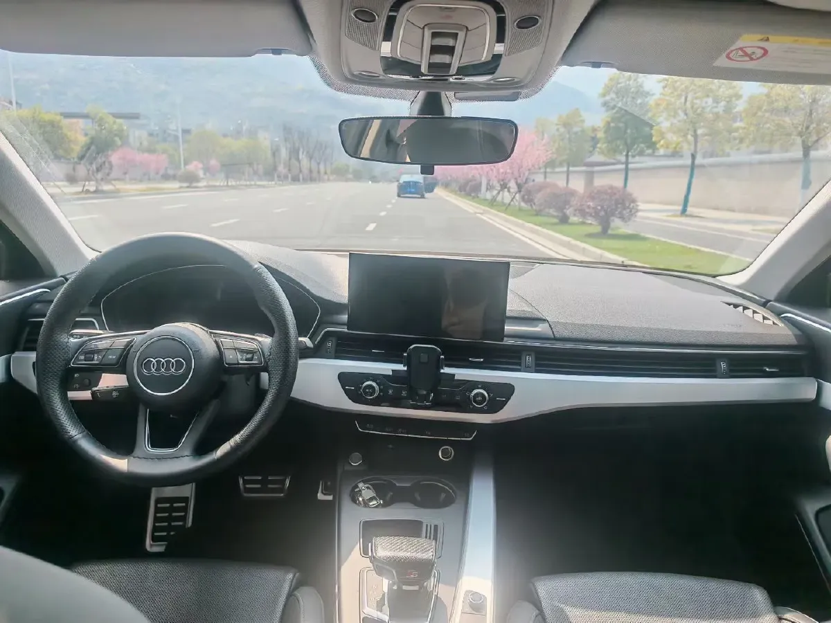 2020 Audi A4L 2.0T 190HP L4 7DCT,autocango,china used car exporter,china ev exporter,chinese used car exporter,chinese used ev exporter