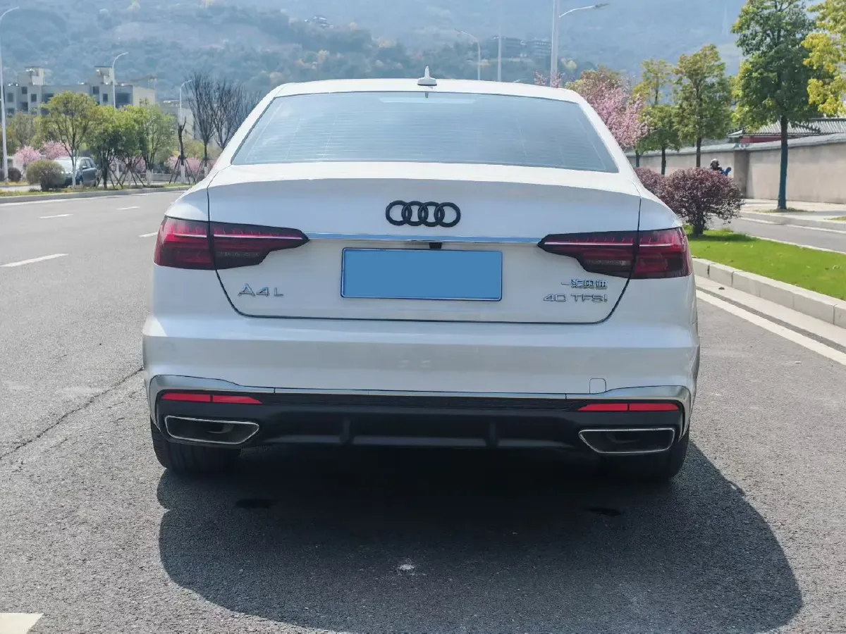 2020 Audi A4L 2.0T 190HP L4 7DCT,autocango,china used car exporter,china ev exporter,chinese used car exporter,chinese used ev exporter