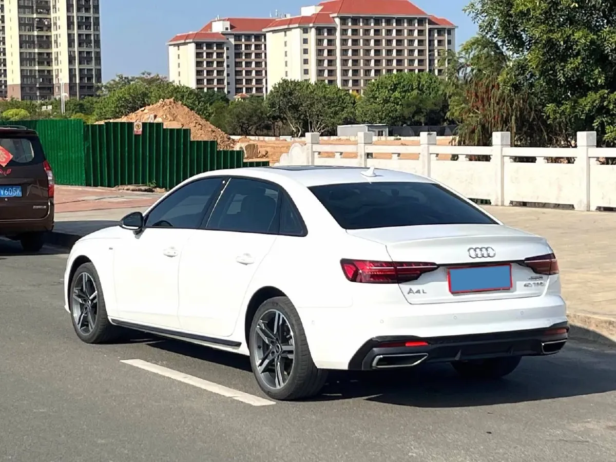 2022 Audi A4L 2.0T 190HP L4 7DCT,autocango,china used car exporter,china ev exporter,chinese used car exporter,chinese used ev exporter