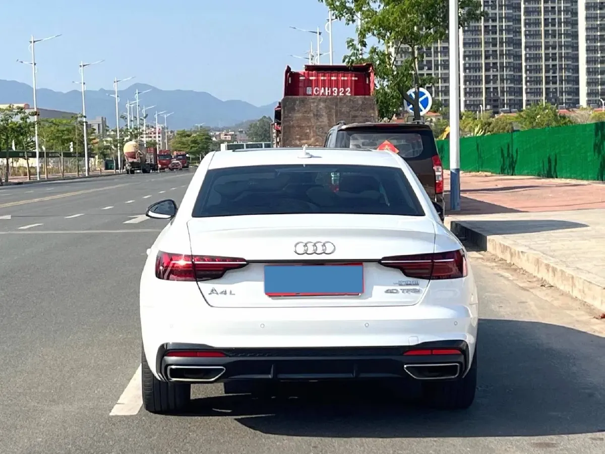 2022 Audi A4L 2.0T 190HP L4 7DCT,autocango,china used car exporter,china ev exporter,chinese used car exporter,chinese used ev exporter