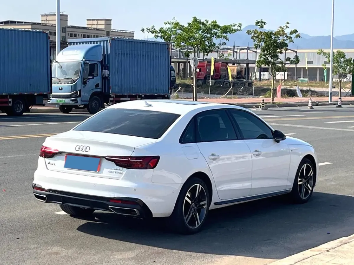 2022 Audi A4L 2.0T 190HP L4 7DCT,autocango,china used car exporter,china ev exporter,chinese used car exporter,chinese used ev exporter