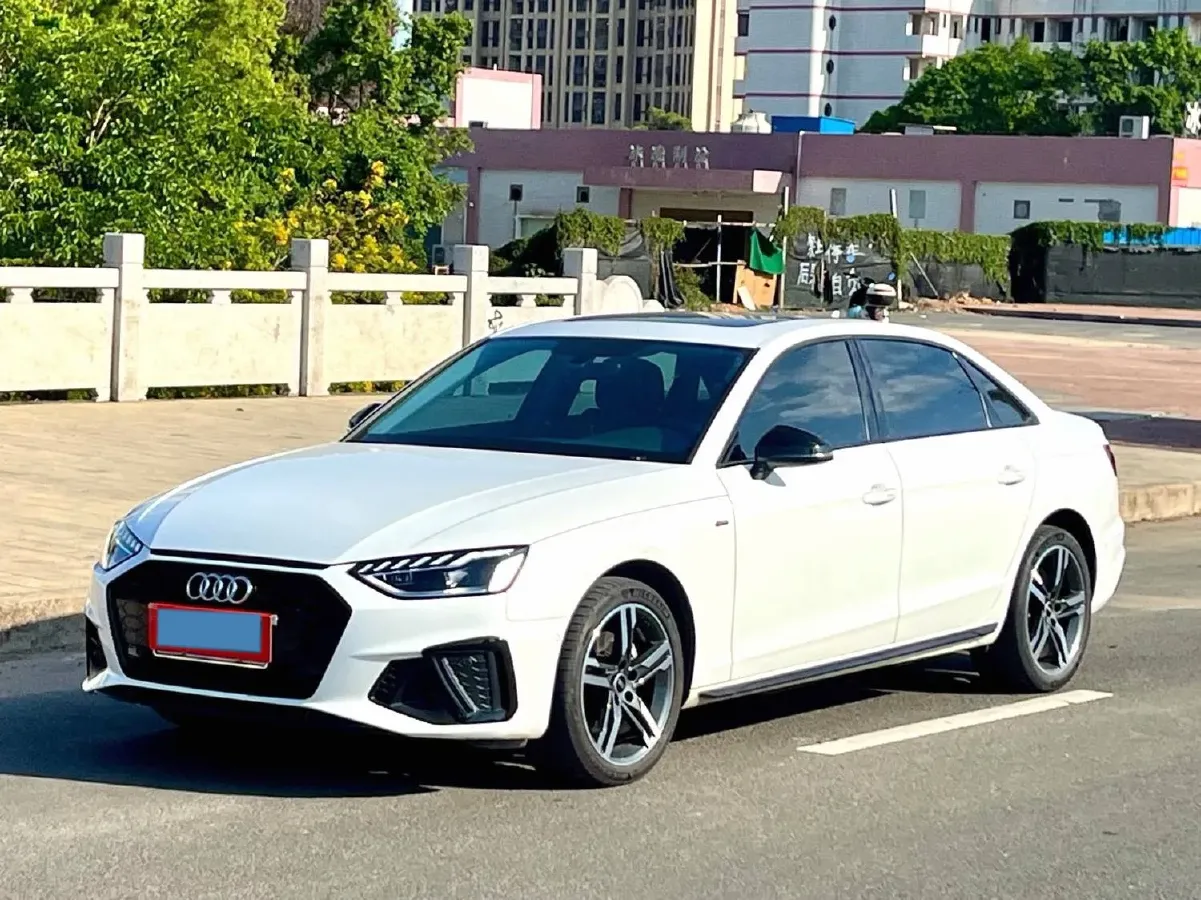 2022 Audi A4L 2.0T 190HP L4 7DCT,autocango,china used car exporter,china ev exporter,chinese used car exporter,chinese used ev exporter