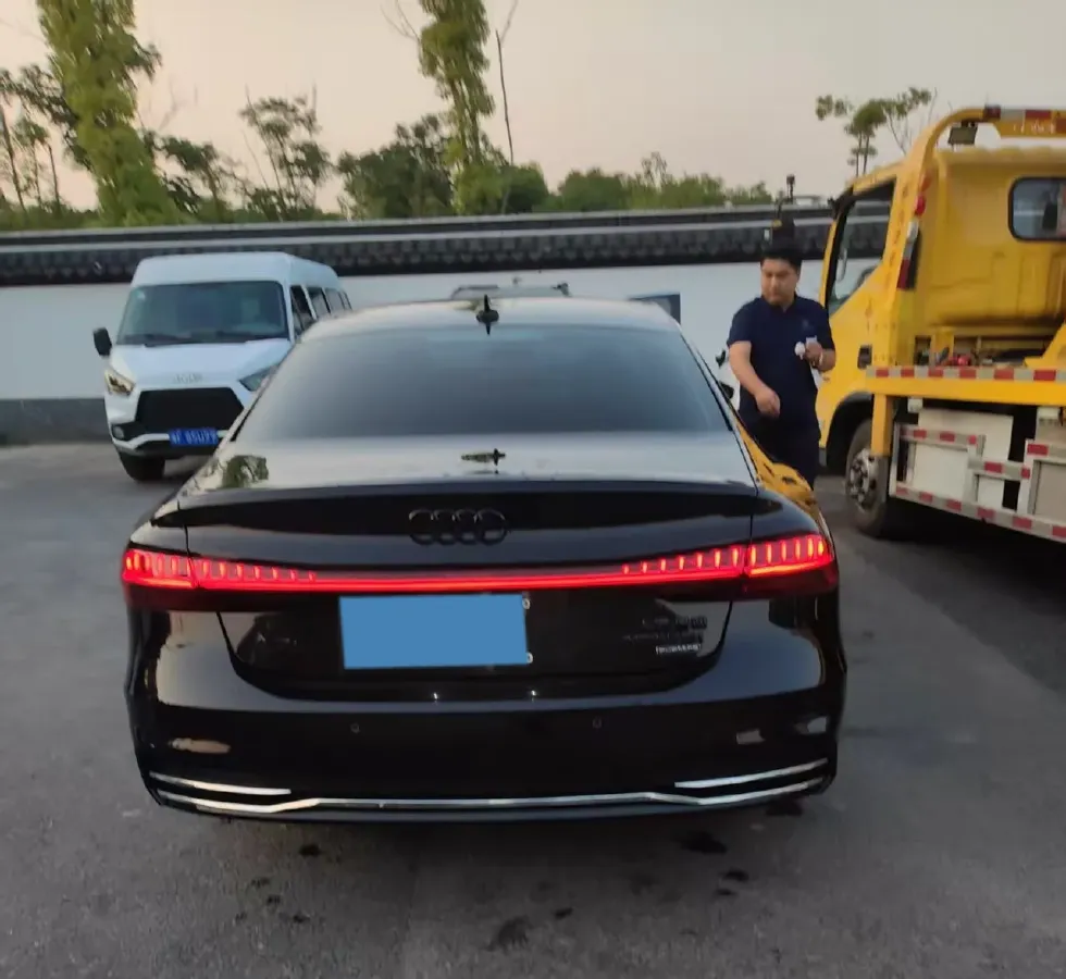 2024 Audi A7L 2.0T 245HP L4 7DCT,autocango,china used car exporter,china ev exporter,chinese used car exporter,chinese used ev exporter