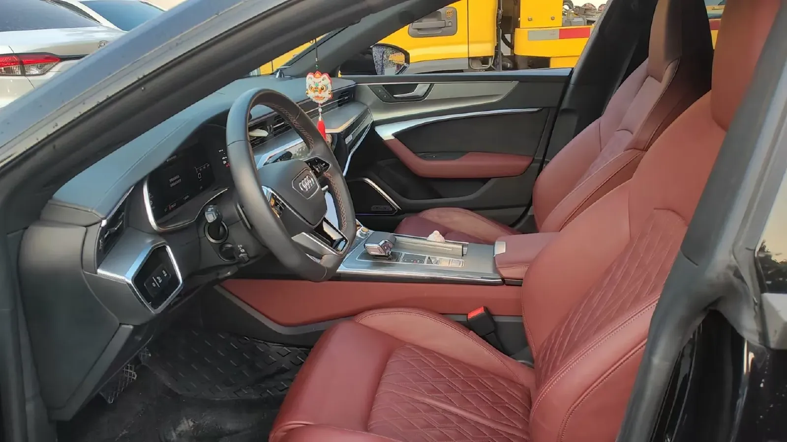 2024 Audi A7L 2.0T 245HP L4 7DCT,autocango,china used car exporter,china ev exporter,chinese used car exporter,chinese used ev exporter