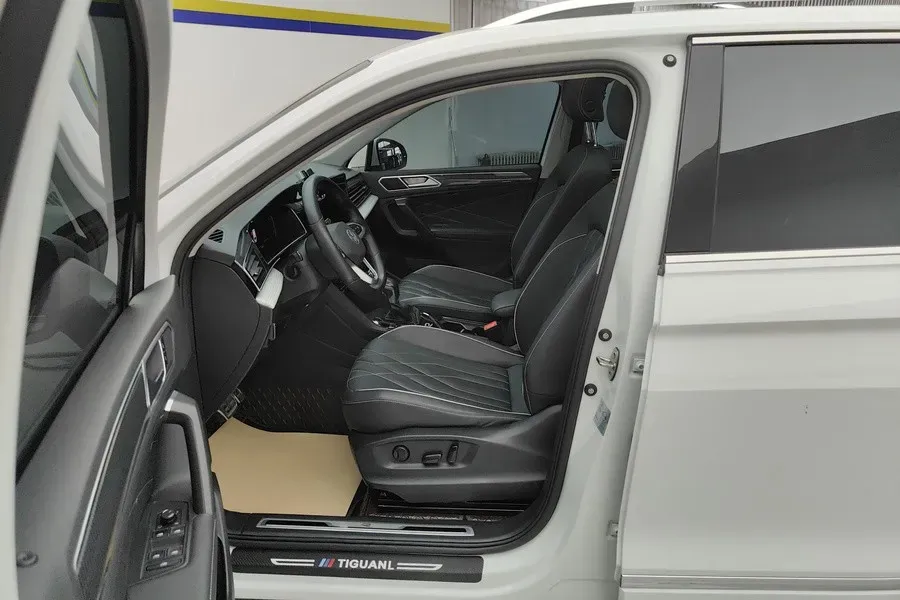 2024 Volkswagen Tiguan L 2.0T 186HP L4 7DCT,autocango,china used car exporter,china ev exporter,chinese used car exporter,chinese used ev exporter