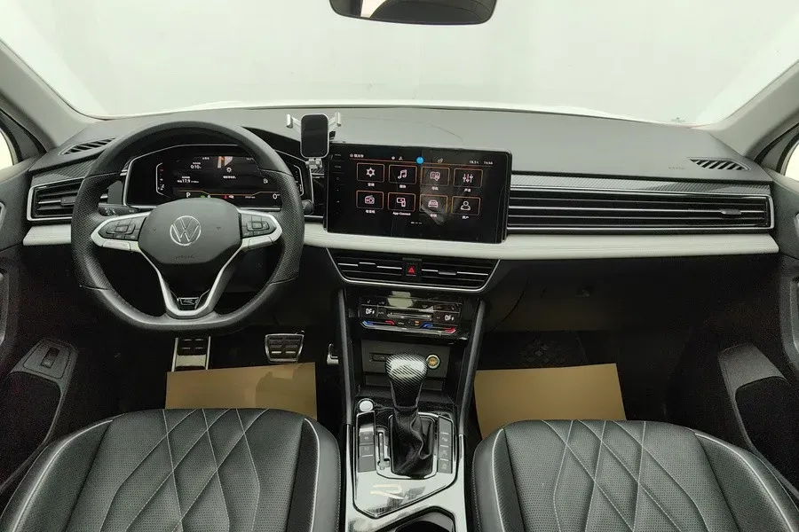 2024 Volkswagen Tiguan L 2.0T 186HP L4 7DCT,autocango,china used car exporter,china ev exporter,chinese used car exporter,chinese used ev exporter