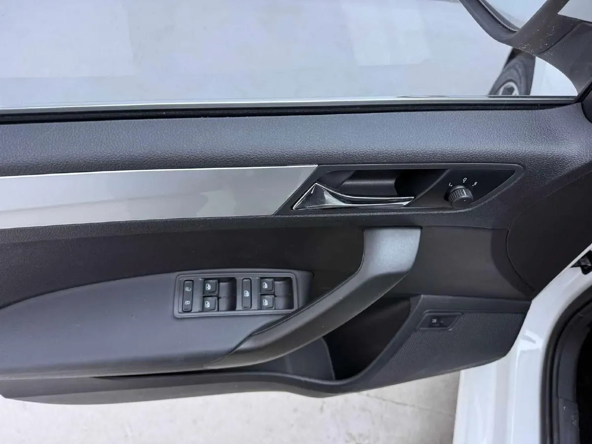 2022 Skoda Rapid 1.5L 112HP L4 6AT,autocango,china used car exporter,china ev exporter,chinese used car exporter,chinese used ev exporter