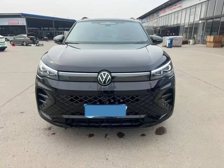 2025 Volkswagen Tiguan L 2.0T 220HP L4 7DCT,autocango,china used car exporter,china ev exporter,chinese used car exporter,chinese used ev exporter