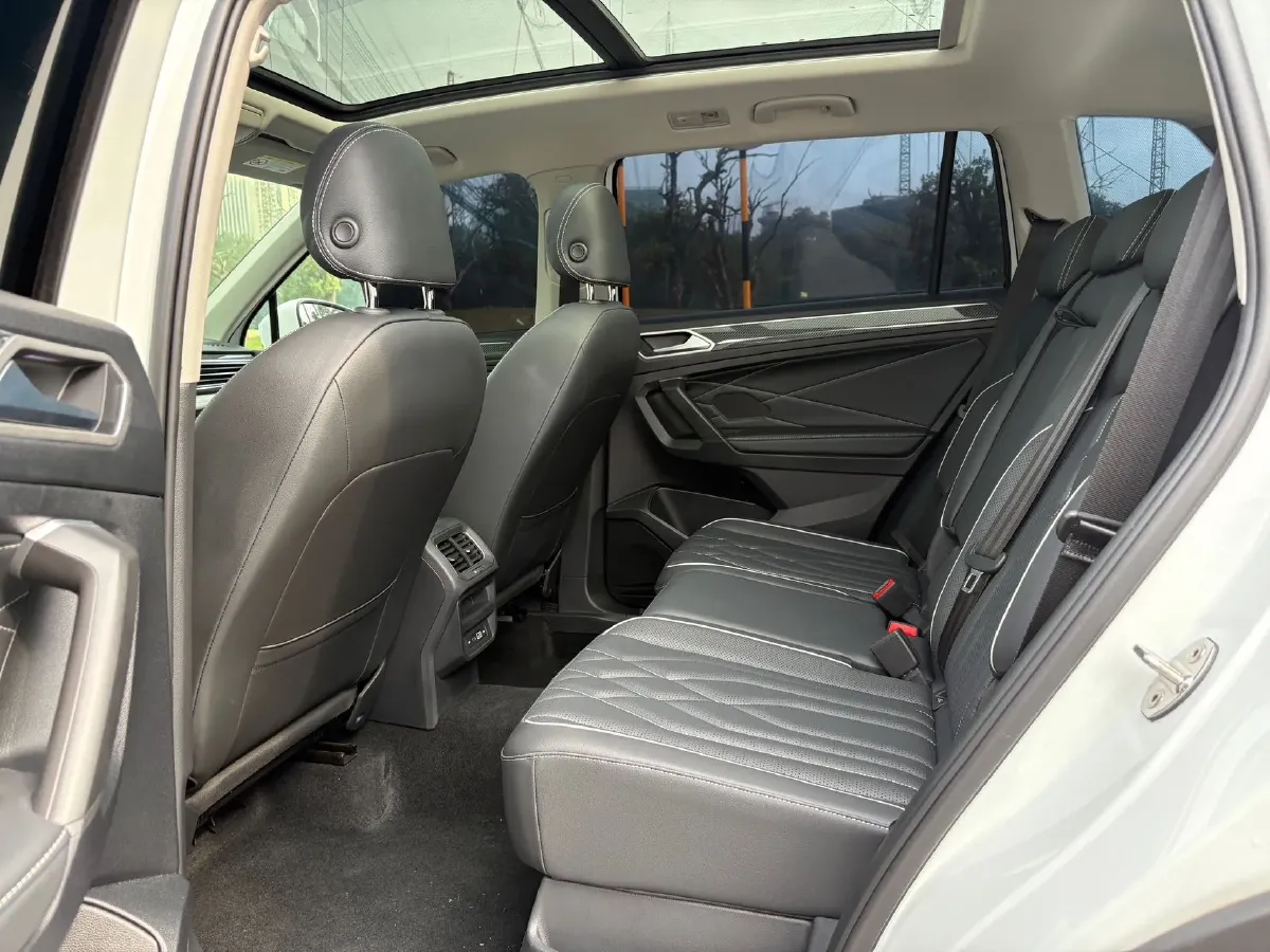 2024 Volkswagen Tiguan L 2.0T 186HP L4 7DCT,autocango,china used car exporter,china ev exporter,chinese used car exporter,chinese used ev exporter