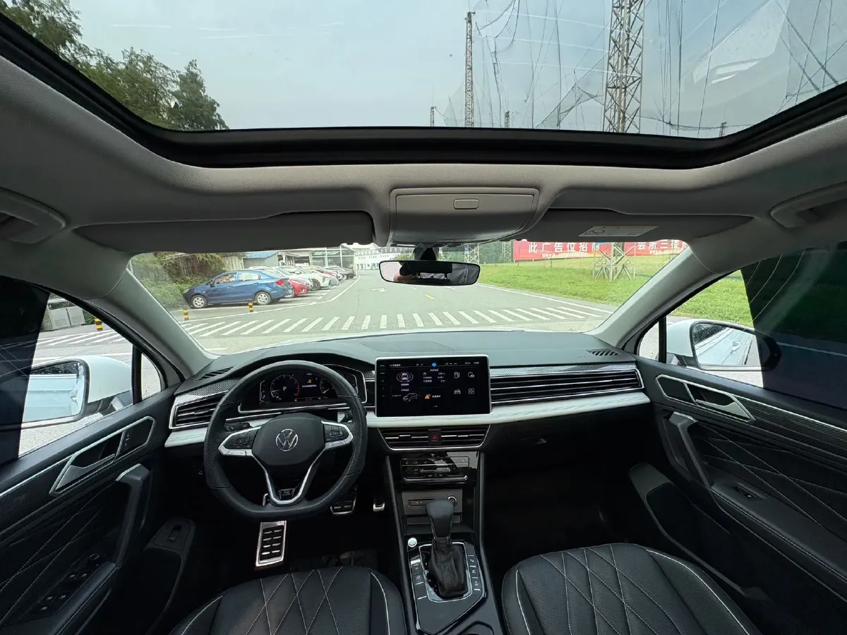 2024 Volkswagen Tiguan L 2.0T 186HP L4 7DCT,autocango,china used car exporter,china ev exporter,chinese used car exporter,chinese used ev exporter