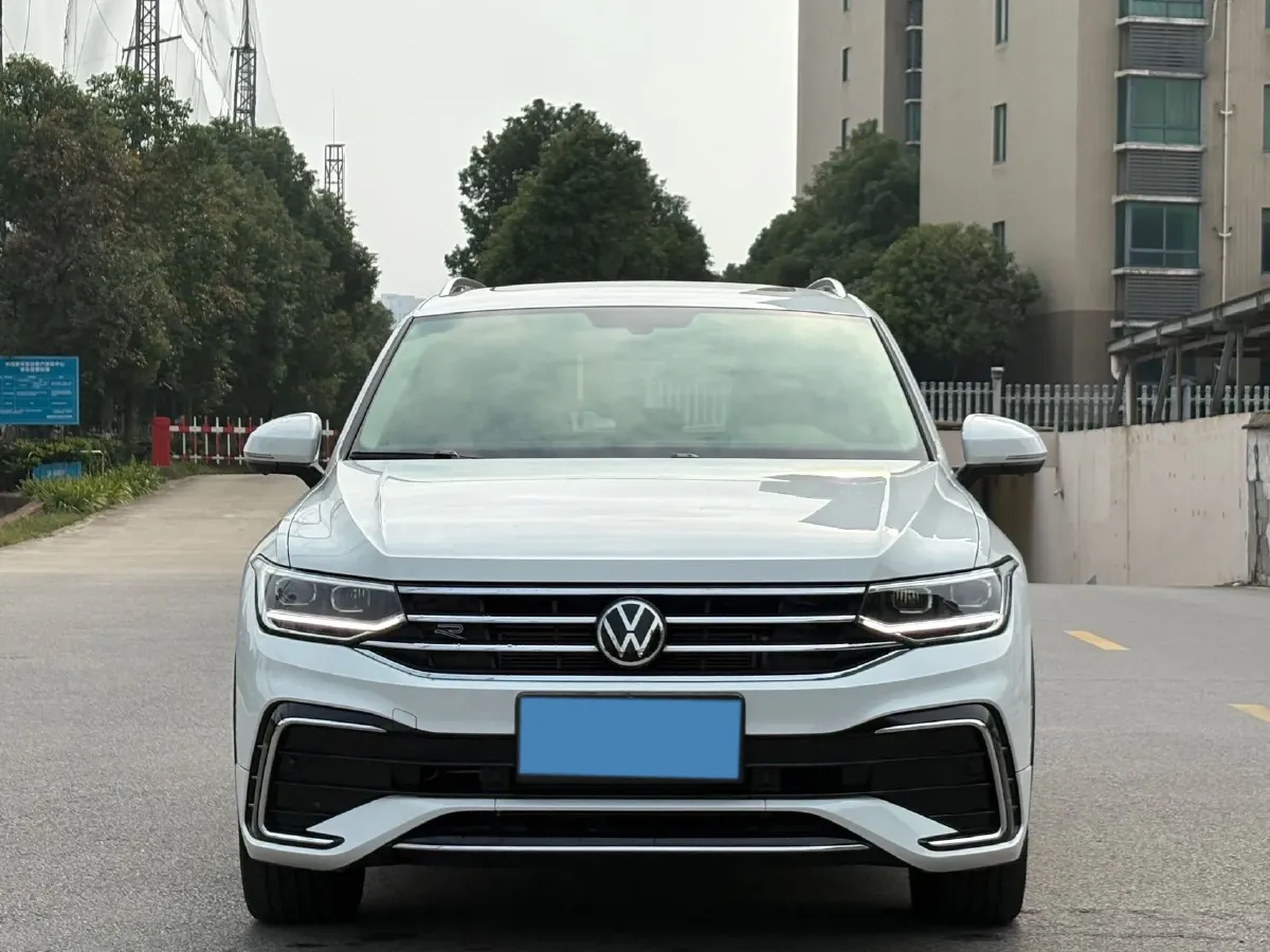 2024 Volkswagen Tiguan L 2.0T 186HP L4 7DCT,autocango,china used car exporter,china ev exporter,chinese used car exporter,chinese used ev exporter