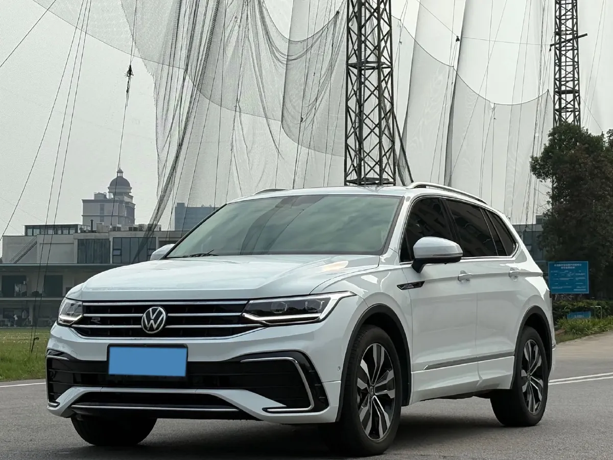 2024 Volkswagen Tiguan L 2.0T 186HP L4 7DCT,autocango,china used car exporter,china ev exporter,chinese used car exporter,chinese used ev exporter