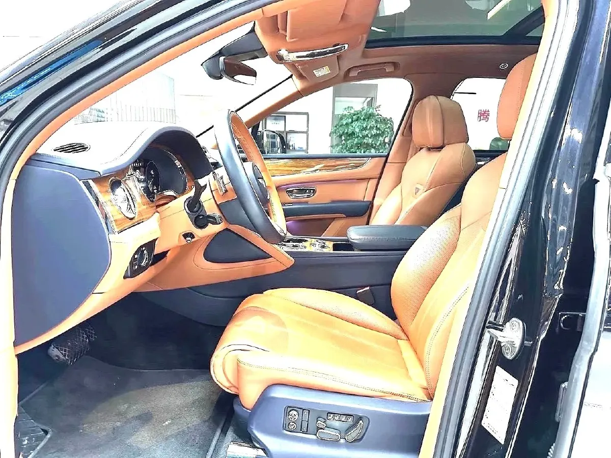 2021 Bentley Bentayga 4.0T 550HP V8 8AT,autocango,china used car exporter,china ev exporter,chinese used car exporter,chinese used ev exporter