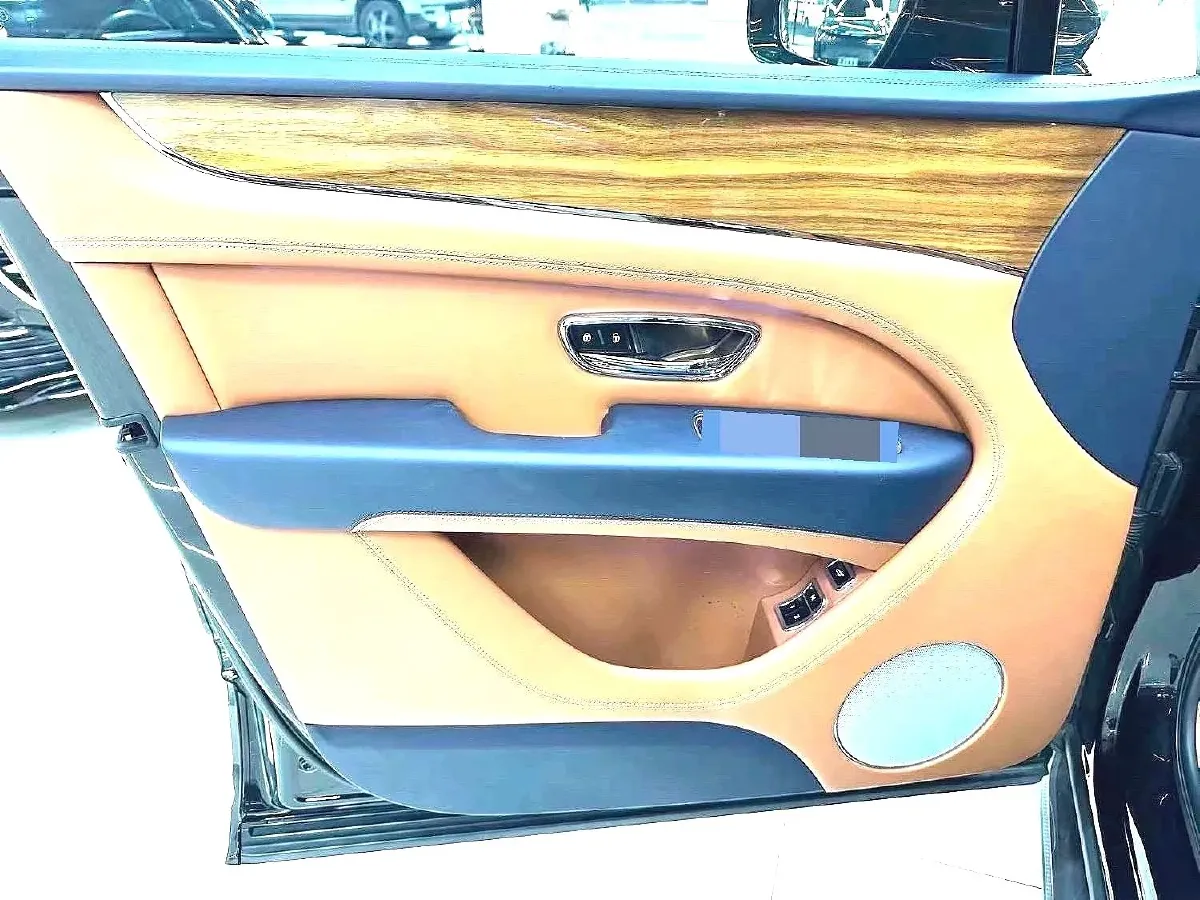 2021 Bentley Bentayga 4.0T 550HP V8 8AT,autocango,china used car exporter,china ev exporter,chinese used car exporter,chinese used ev exporter