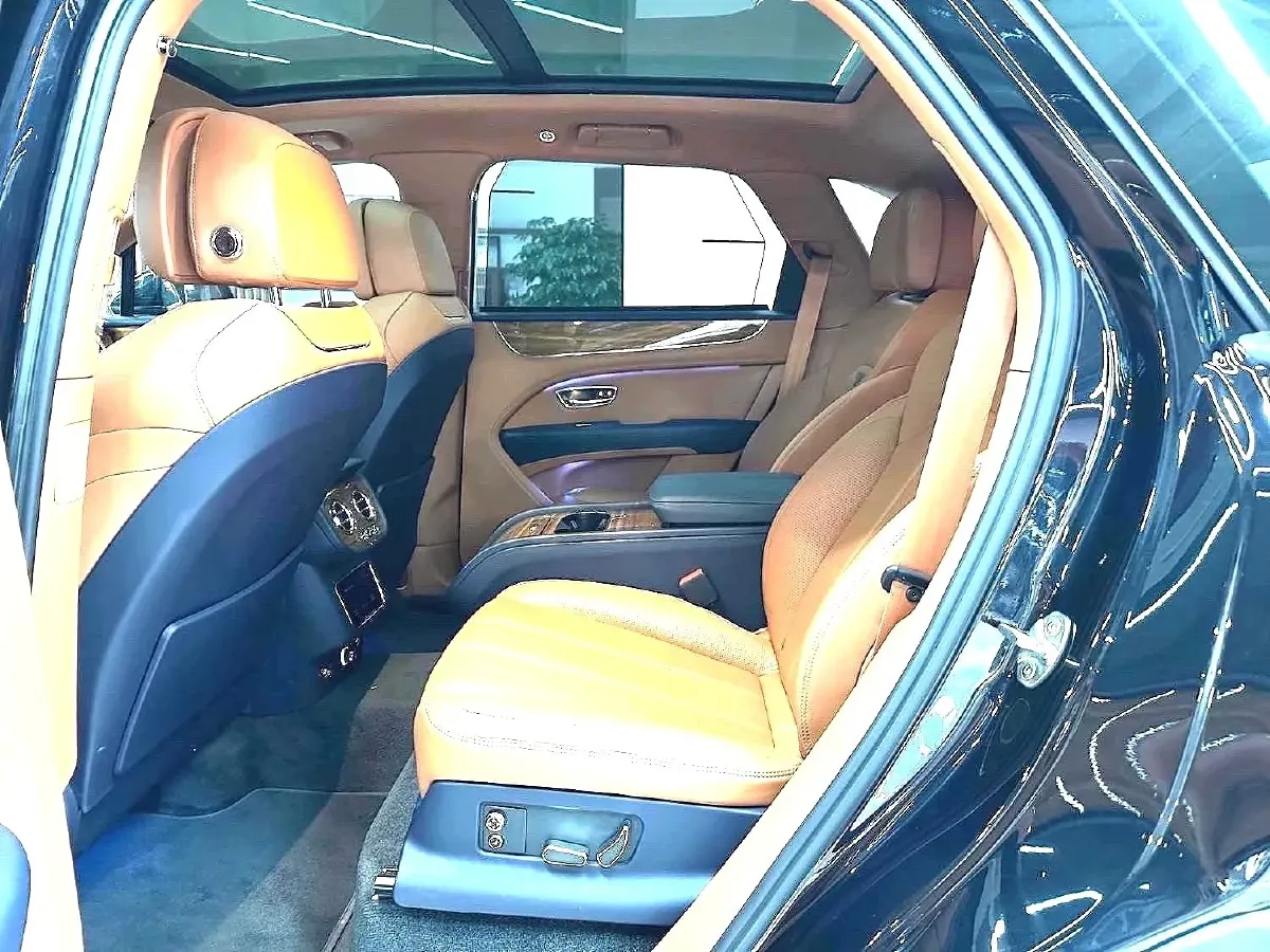 2021 Bentley Bentayga 4.0T 550HP V8 8AT,autocango,china used car exporter,china ev exporter,chinese used car exporter,chinese used ev exporter