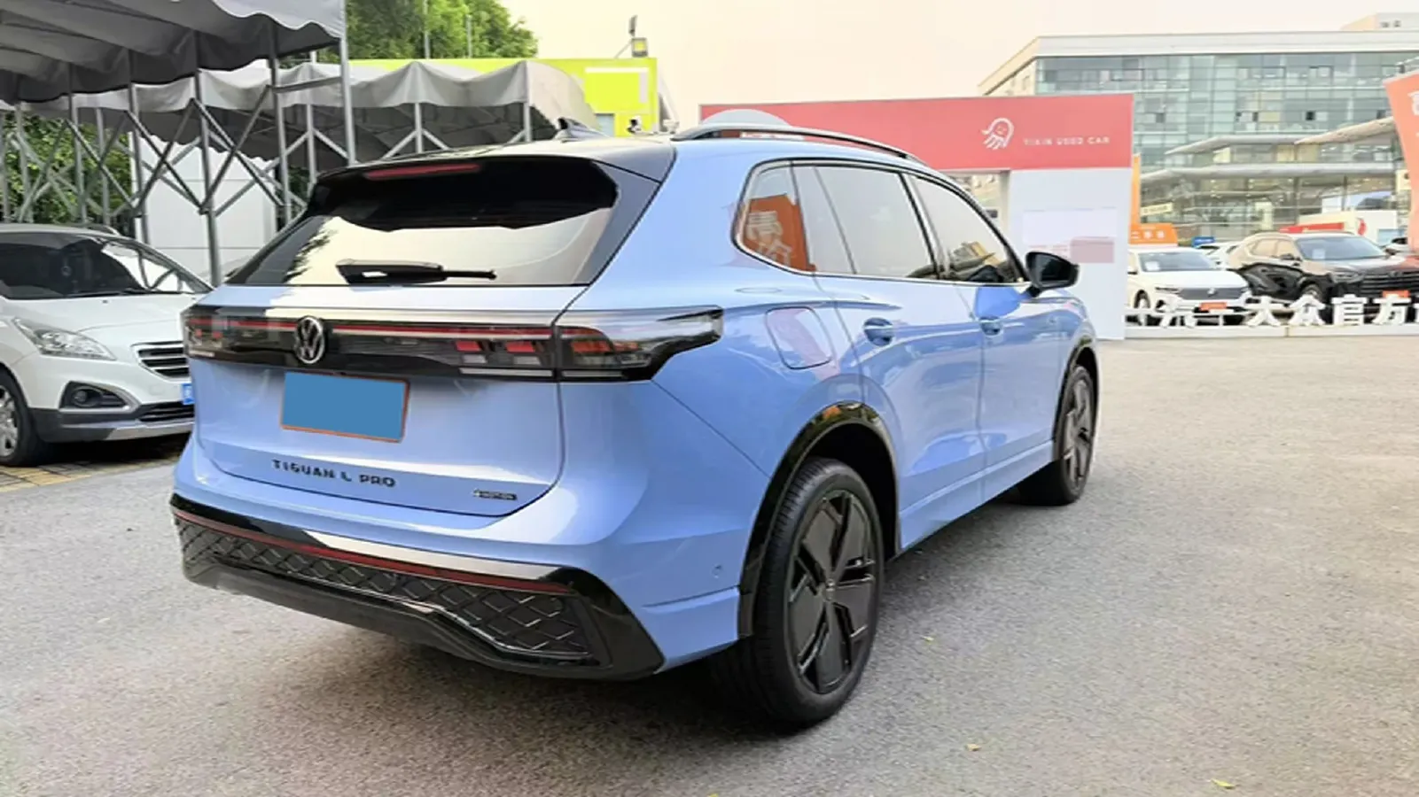 2024 Volkswagen Tiguan L 2.0T 220HP L4 7DCT,autocango,china used car exporter,china ev exporter,chinese used car exporter,chinese used ev exporter