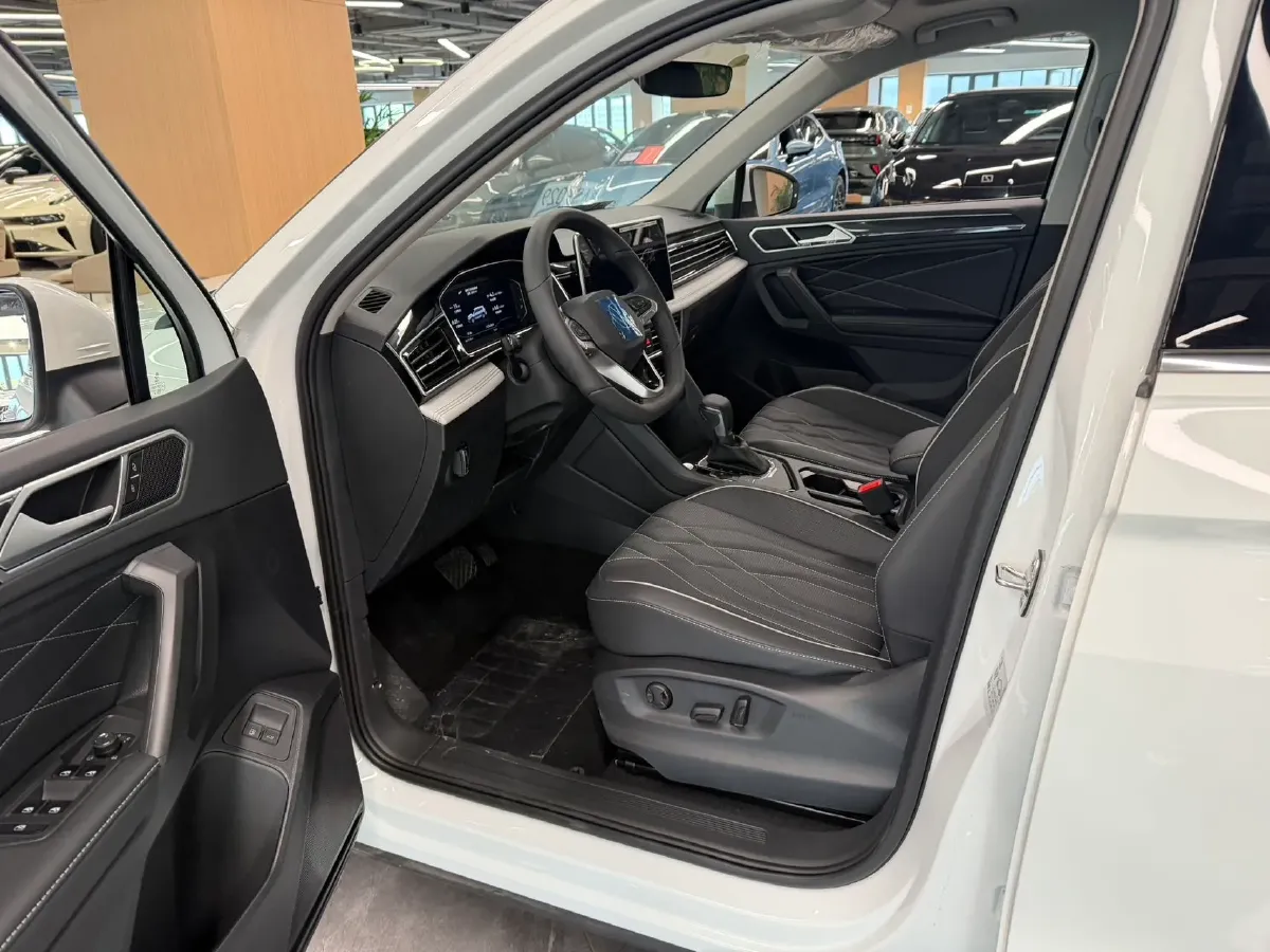 2023 Volkswagen Tiguan L 1.4T 150HP L4 6DCT PHEV 13KWH,autocango,china used car exporter,china ev exporter,chinese used car exporter,chinese used ev exporter