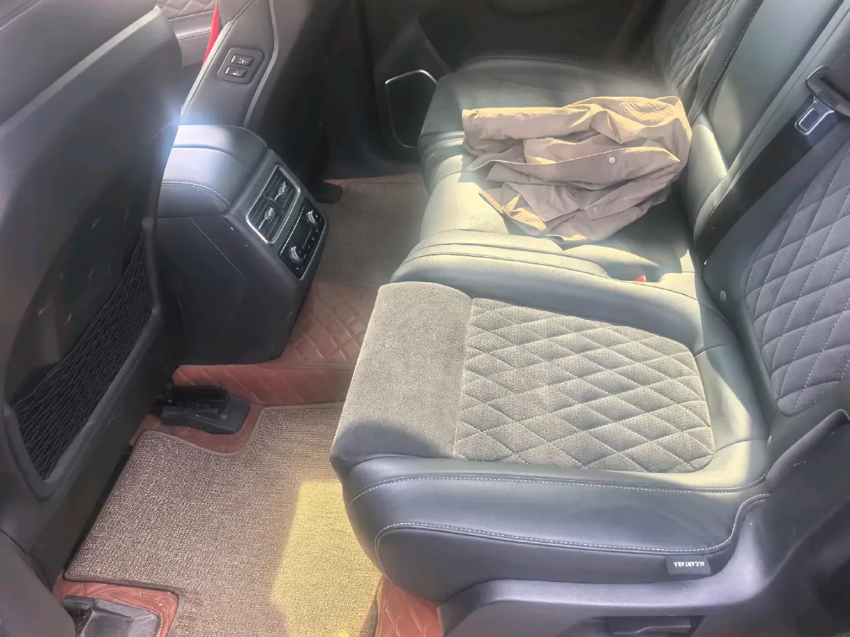 2021 HongQi HS7 2.0T 252HP L4 7DCT,autocango,china used car exporter,china ev exporter,chinese used car exporter,chinese used ev exporter