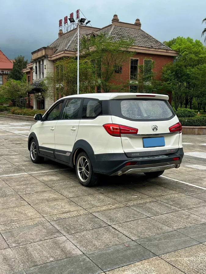 2017 BAIC WeiWang M50F 1.5L 116HP L4 5MT,autocango,china used car exporter,china ev exporter,chinese used car exporter,chinese used ev exporter