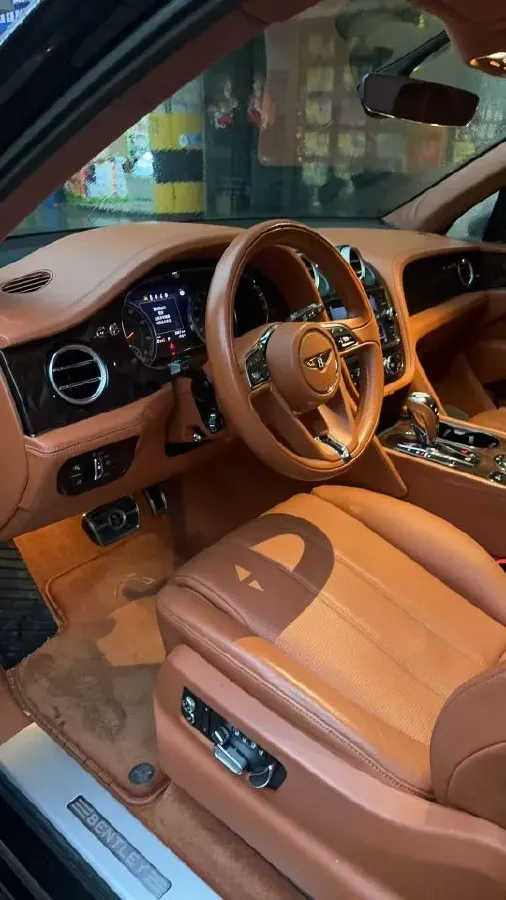 2018 Bentley Bentayga 4.0T 550HP V8 8AT,autocango,china used car exporter,china ev exporter,chinese used car exporter,chinese used ev exporter