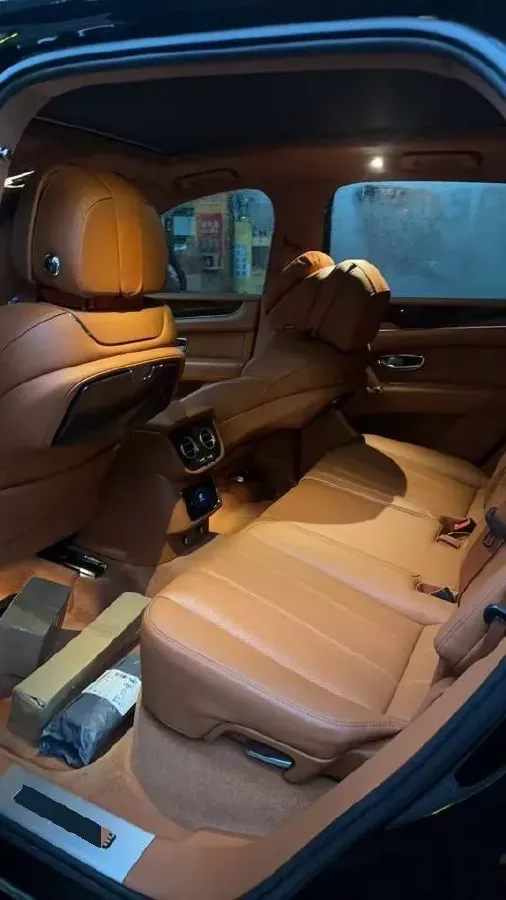 2018 Bentley Bentayga 4.0T 550HP V8 8AT,autocango,china used car exporter,china ev exporter,chinese used car exporter,chinese used ev exporter