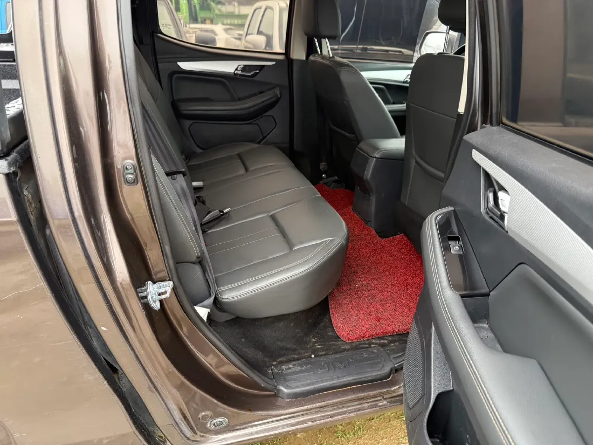 2020 JMC BaoDian 2.5T 140HP L4 5MT,autocango,china used car exporter,china ev exporter,chinese used car exporter,chinese used ev exporter