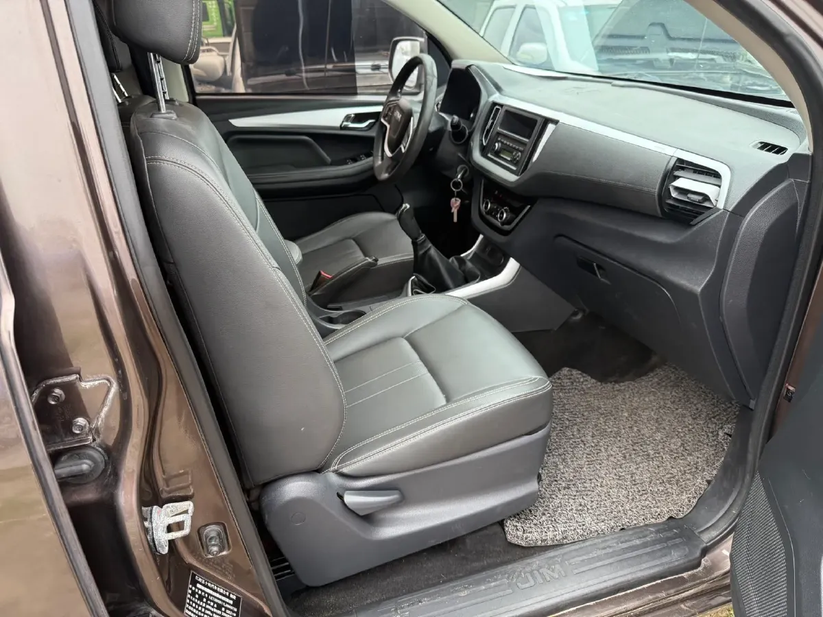 2020 JMC BaoDian 2.5T 140HP L4 5MT,autocango,china used car exporter,china ev exporter,chinese used car exporter,chinese used ev exporter