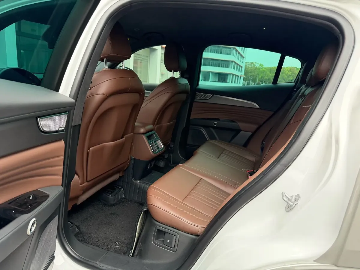 2023 Maserati Grecale 2.0T 300HP L4 8AT,autocango,china used car exporter,china ev exporter,chinese used car exporter,chinese used ev exporter