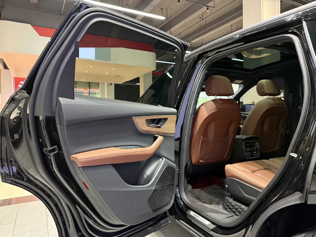 2025 Audi Q7 3.0T 340HP V6 8AT,autocango,china used car exporter,china ev exporter,chinese used car exporter,chinese used ev exporter