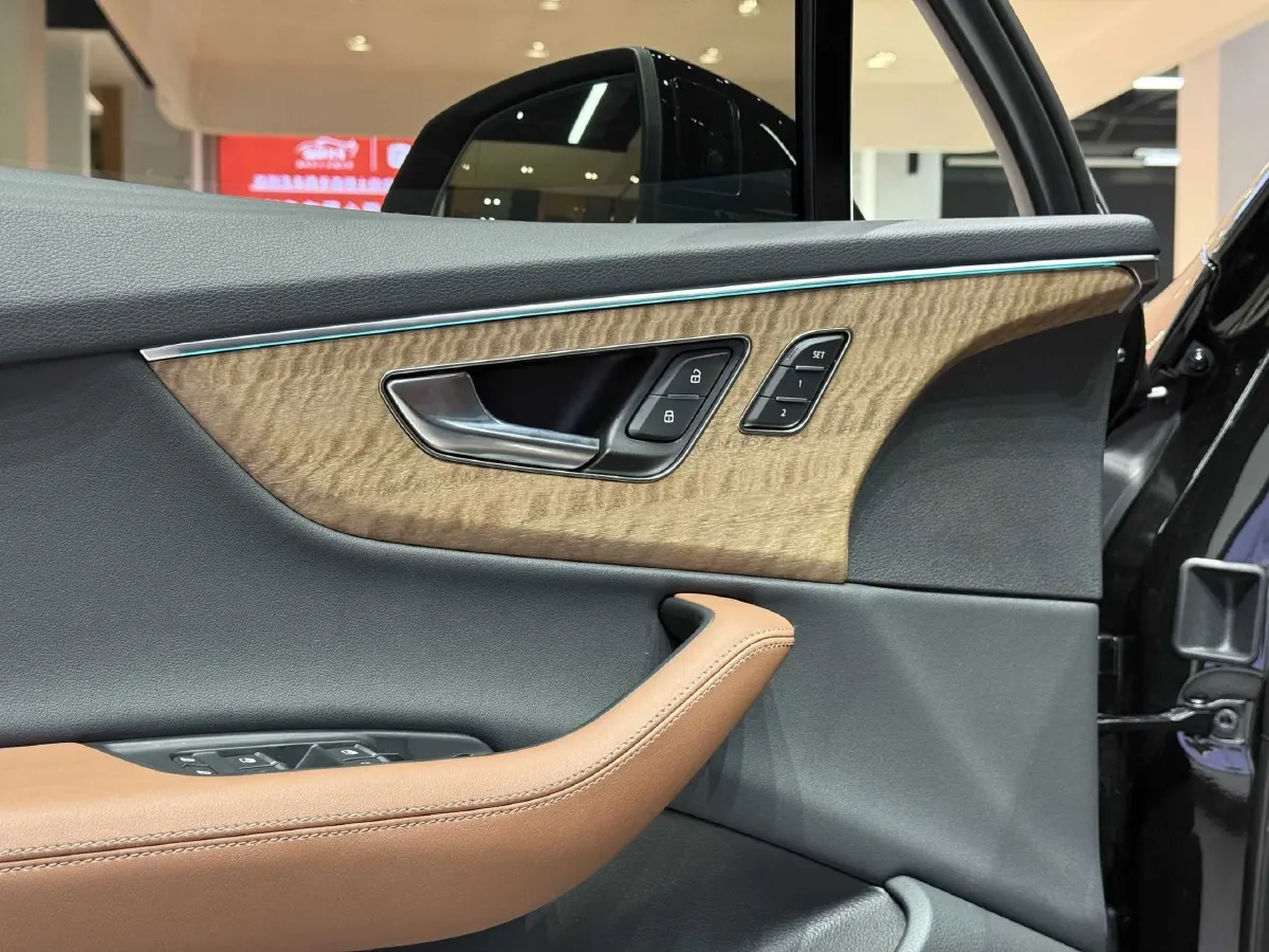 2025 Audi Q7 3.0T 340HP V6 8AT,autocango,china used car exporter,china ev exporter,chinese used car exporter,chinese used ev exporter