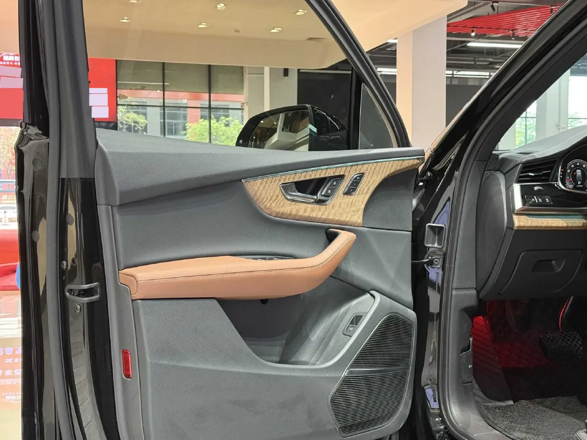 2025 Audi Q7 3.0T 340HP V6 8AT,autocango,china used car exporter,china ev exporter,chinese used car exporter,chinese used ev exporter