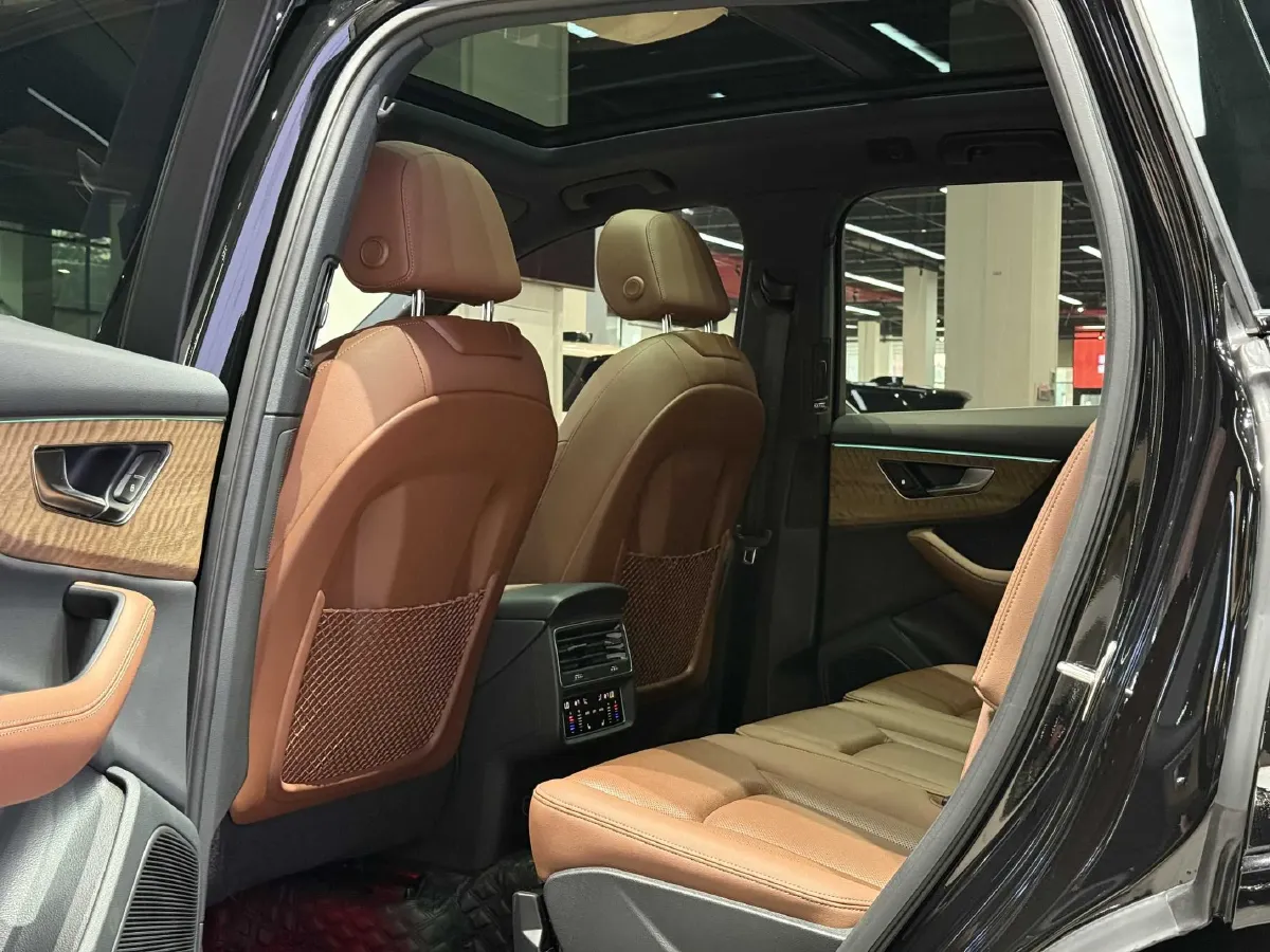 2025 Audi Q7 3.0T 340HP V6 8AT,autocango,china used car exporter,china ev exporter,chinese used car exporter,chinese used ev exporter