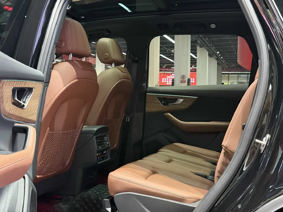 2025 Audi Q7 3.0T 340HP V6 8AT,autocango,china used car exporter,china ev exporter,chinese used car exporter,chinese used ev exporter