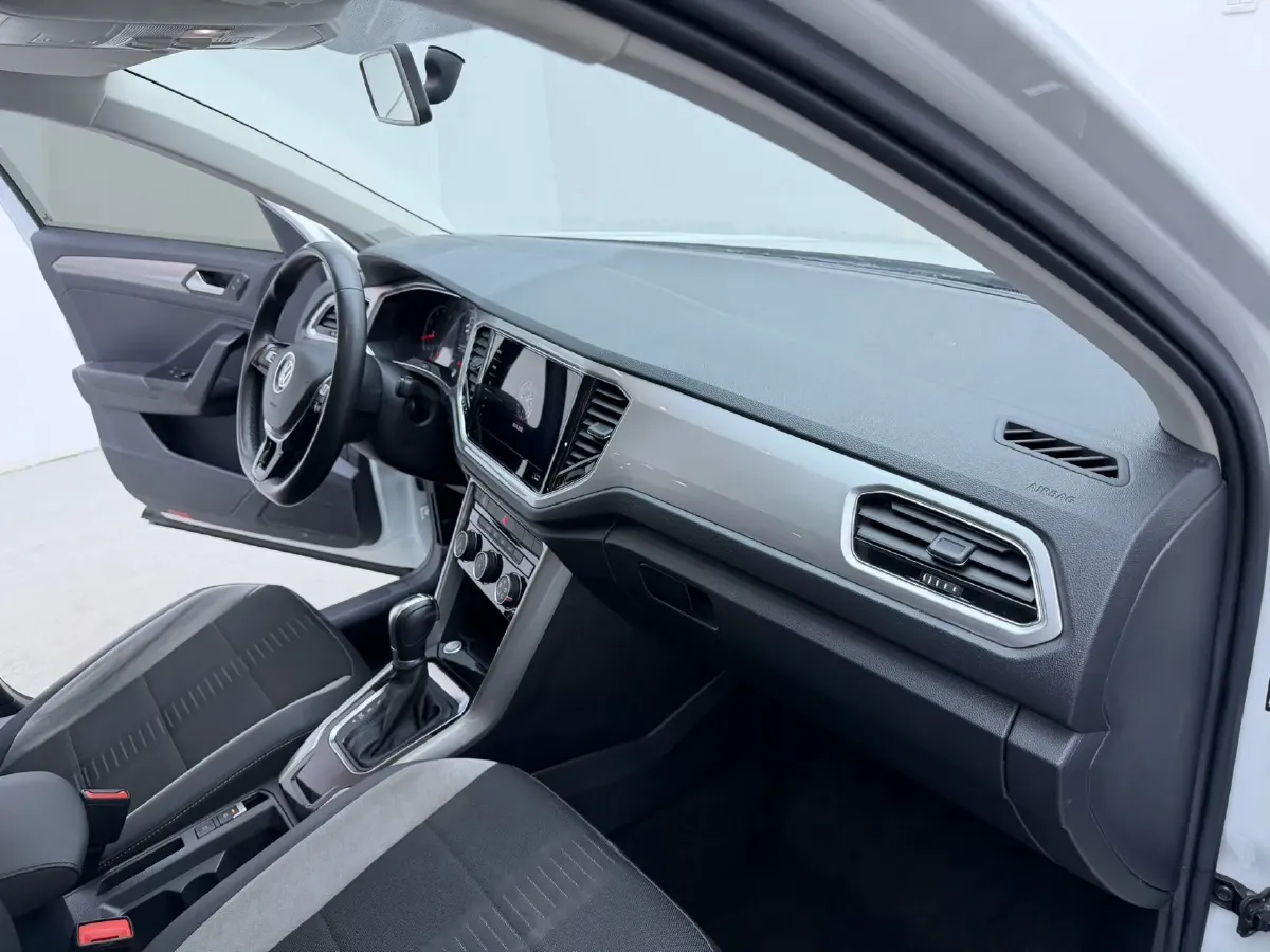 2022 Volkswagen T-Roc 1.4T 150HP L4 7DCT,autocango,china used car exporter,china ev exporter,chinese used car exporter,chinese used ev exporter