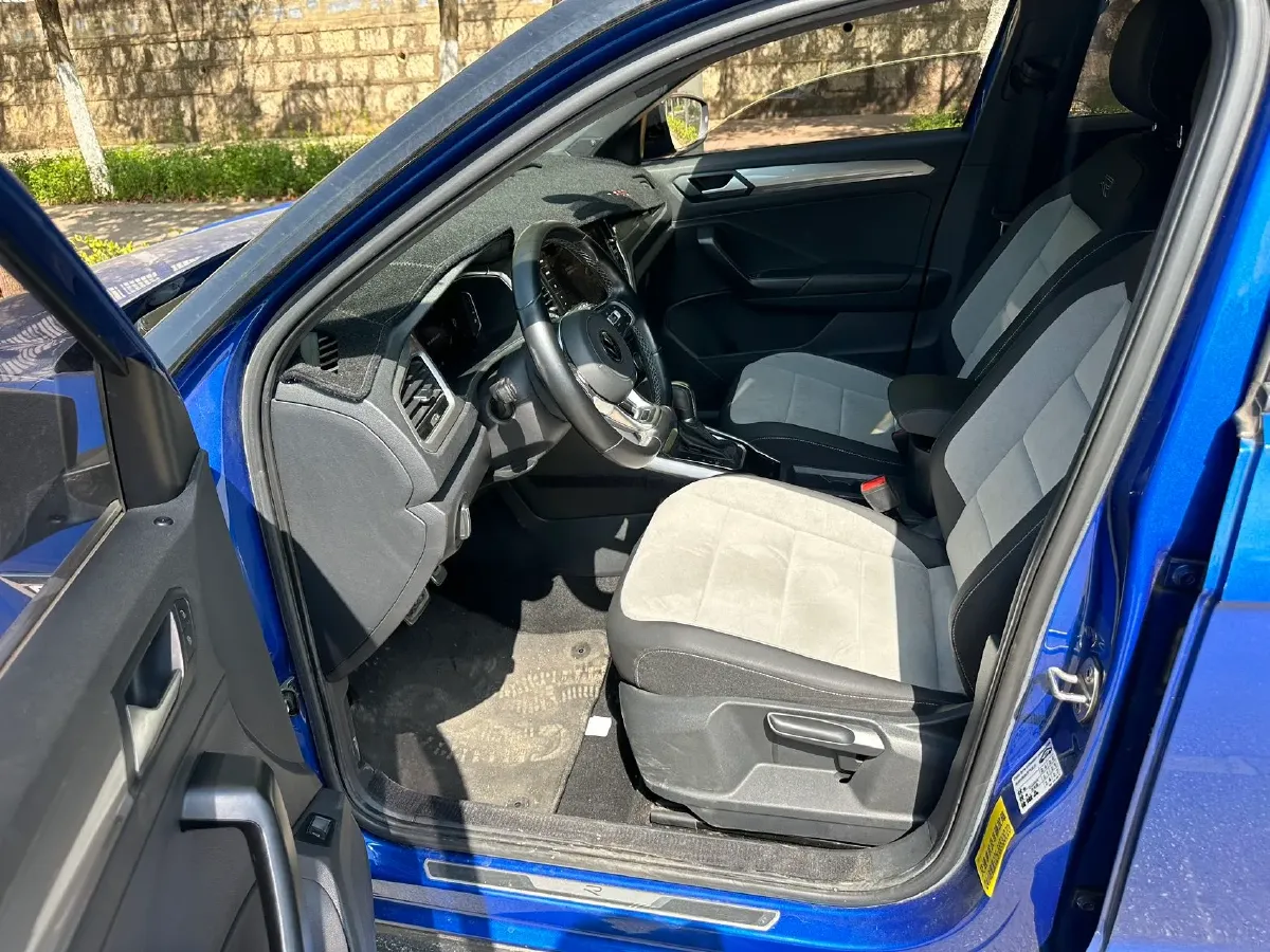 2021 Volkswagen T-Roc 1.4T 150HP L4 7DCT,autocango,china used car exporter,china ev exporter,chinese used car exporter,chinese used ev exporter