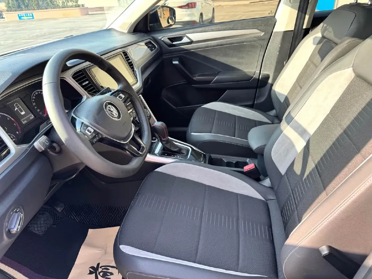 2019 Volkswagen T-Roc 1.4T 131HP L4 7DCT,autocango,china used car exporter,china ev exporter,chinese used car exporter,chinese used ev exporter