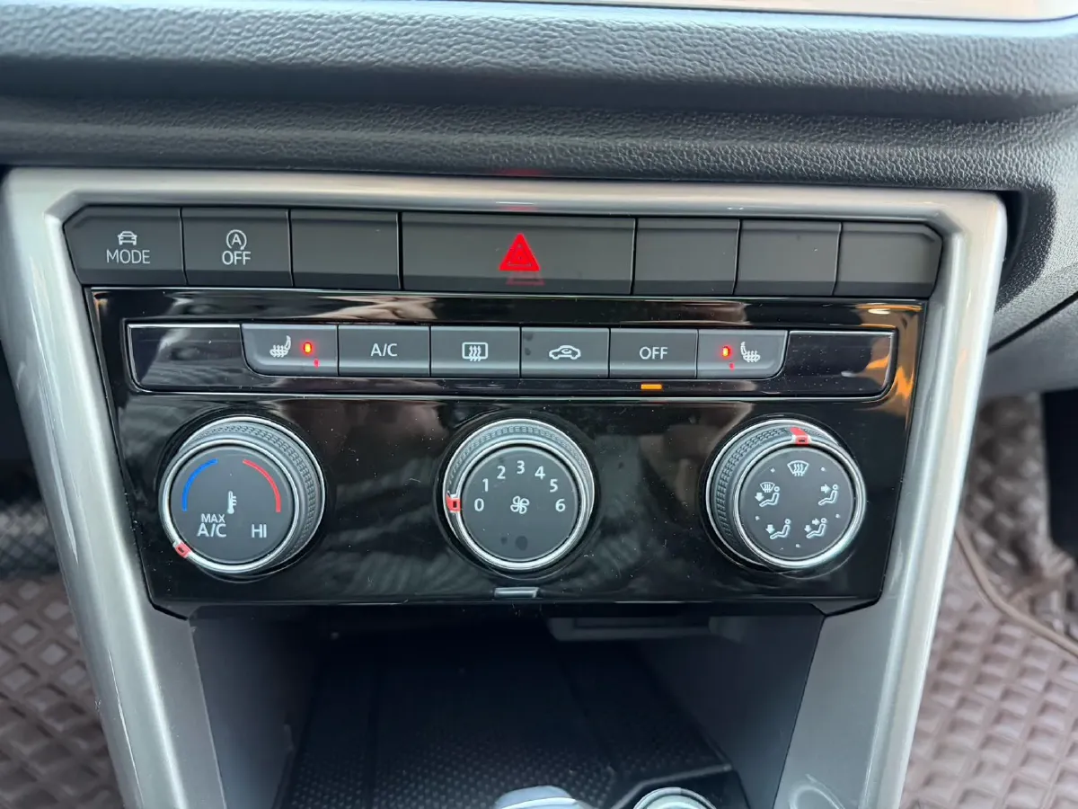 2022 Volkswagen T-Roc 1.4T 150HP L4 7DCT,autocango,china used car exporter,china ev exporter,chinese used car exporter,chinese used ev exporter