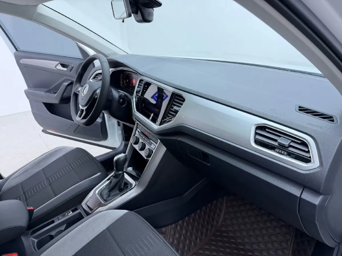 2022 Volkswagen T-Roc 1.4T 150HP L4 7DCT,autocango,china used car exporter,china ev exporter,chinese used car exporter,chinese used ev exporter