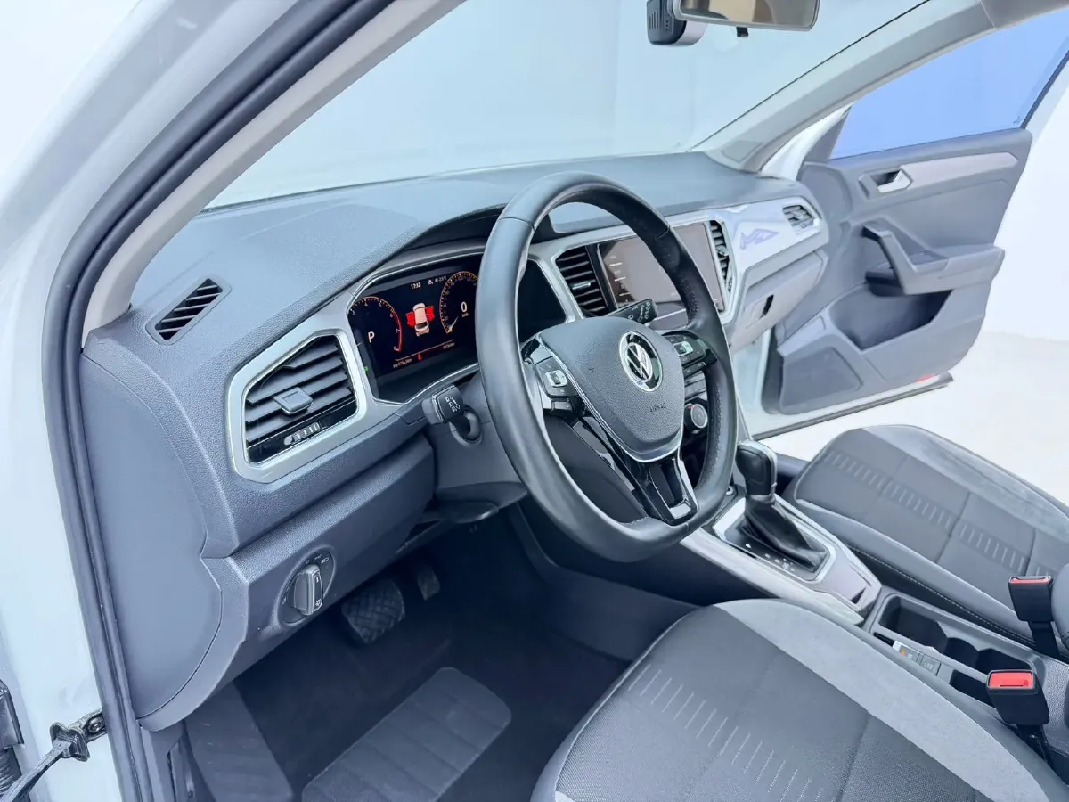 2022 Volkswagen T-Roc 1.4T 150HP L4 7DCT,autocango,china used car exporter,china ev exporter,chinese used car exporter,chinese used ev exporter