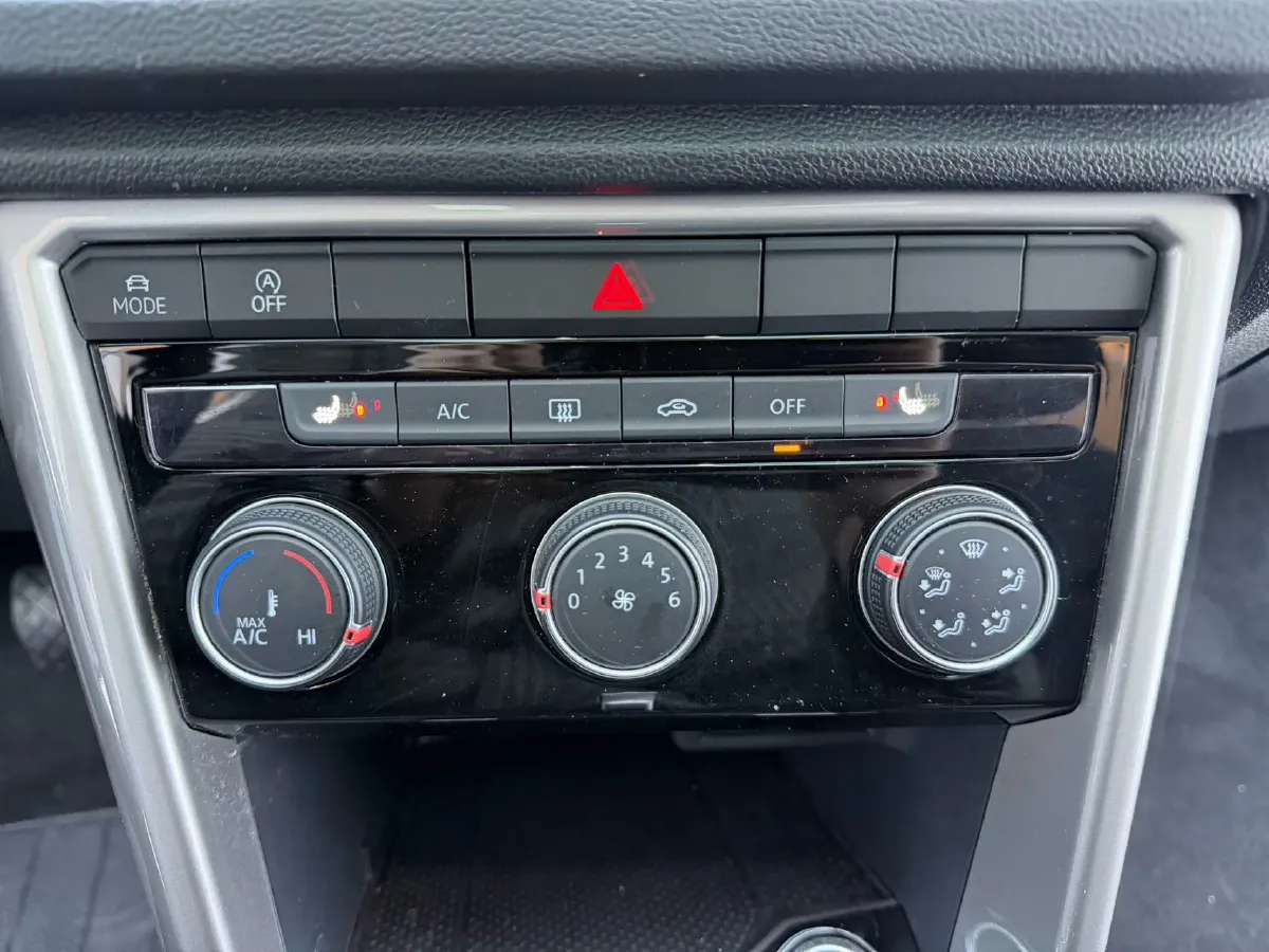 2022 Volkswagen T-Roc 1.4T 150HP L4 7DCT,autocango,china used car exporter,china ev exporter,chinese used car exporter,chinese used ev exporter