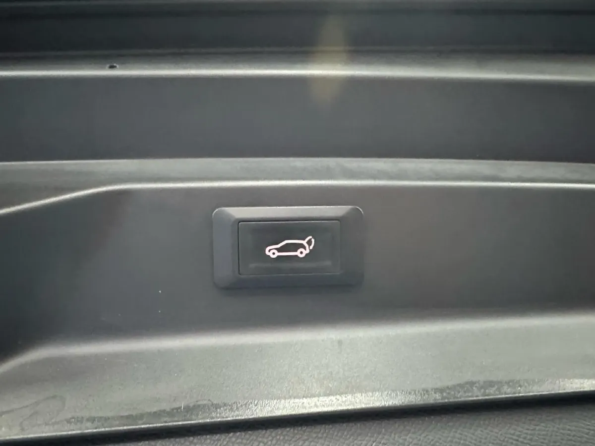 2017 Peugeot 5008 1.6T 167HP L4 6AT,autocango,china used car exporter,china ev exporter,chinese used car exporter,chinese used ev exporter