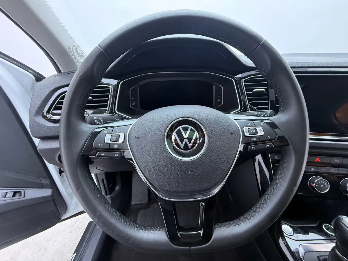 2021 Volkswagen T-Roc 1.4T 150HP L4 7DCT,autocango,china used car exporter,china ev exporter,chinese used car exporter,chinese used ev exporter