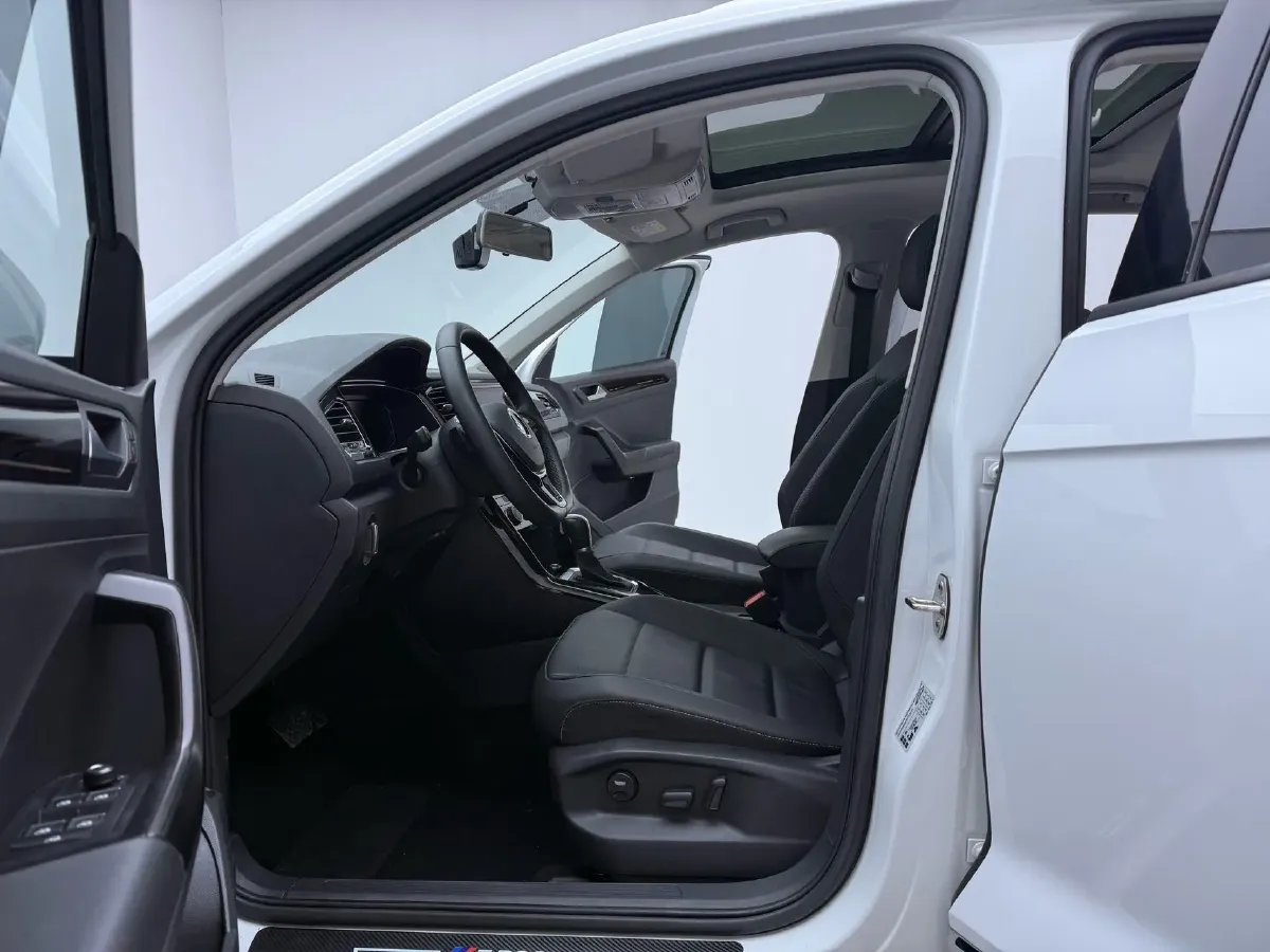 2021 Volkswagen T-Roc 1.4T 150HP L4 7DCT,autocango,china used car exporter,china ev exporter,chinese used car exporter,chinese used ev exporter