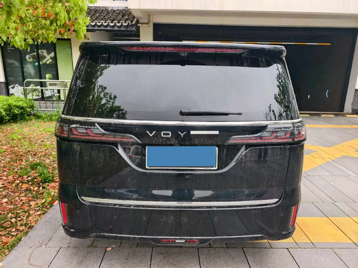 2025 Voyah Dream 1.5T 150HP L4 PHEV 41.7KWH,autocango,china used car exporter,china ev exporter,chinese used car exporter,chinese used ev exporter