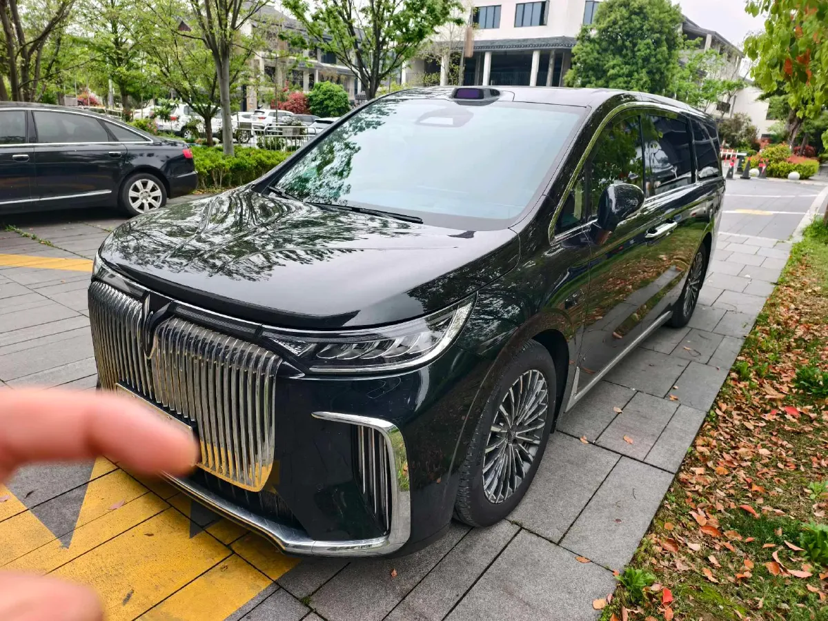 2025 Voyah Dream 1.5T 150HP L4 PHEV 41.7KWH,autocango,china used car exporter,china ev exporter,chinese used car exporter,chinese used ev exporter
