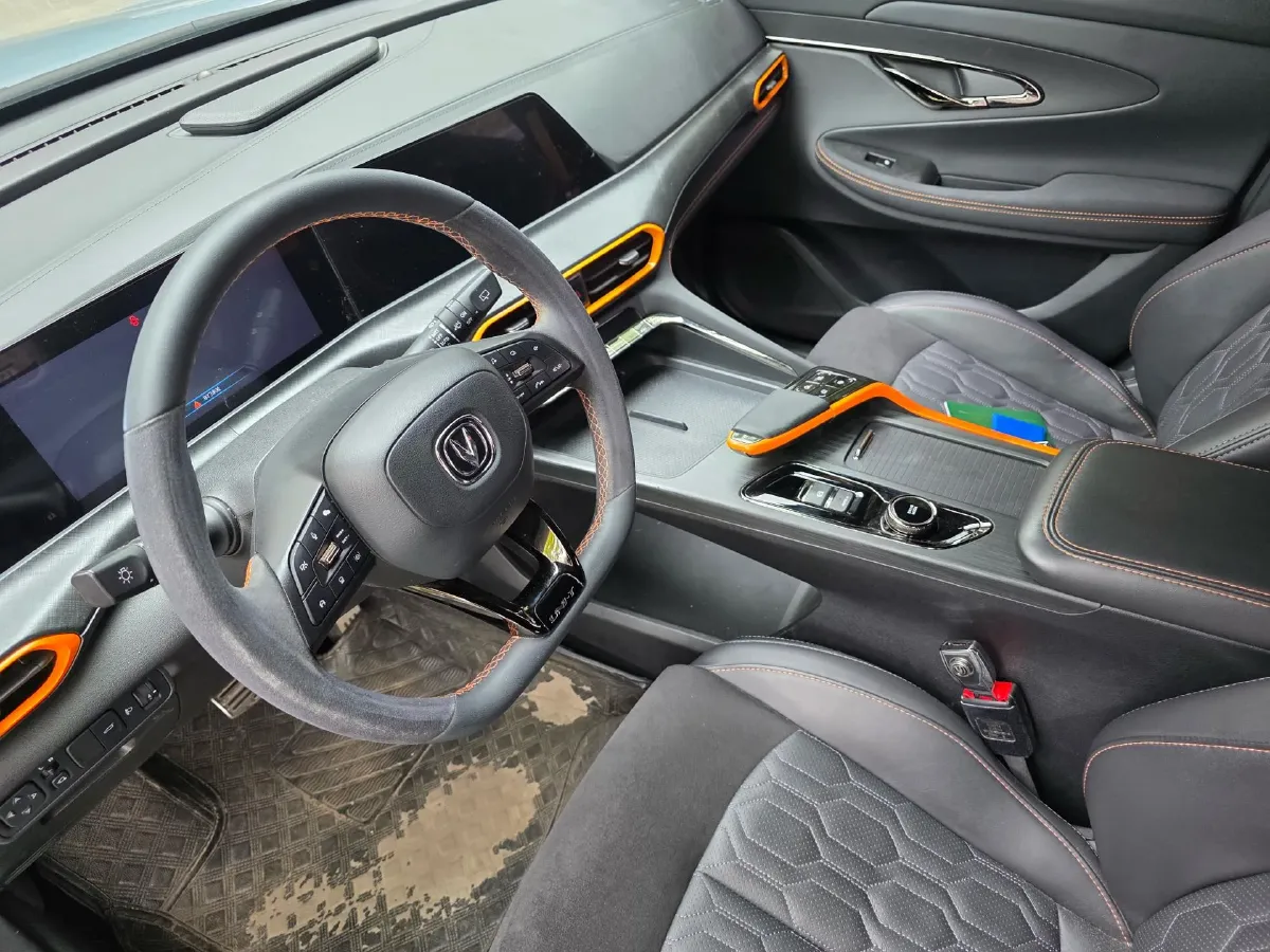 2021 ChangAn UNI-T 1.5T 180HP L4 7DCT,autocango,china used car exporter,china ev exporter,chinese used car exporter,chinese used ev exporter