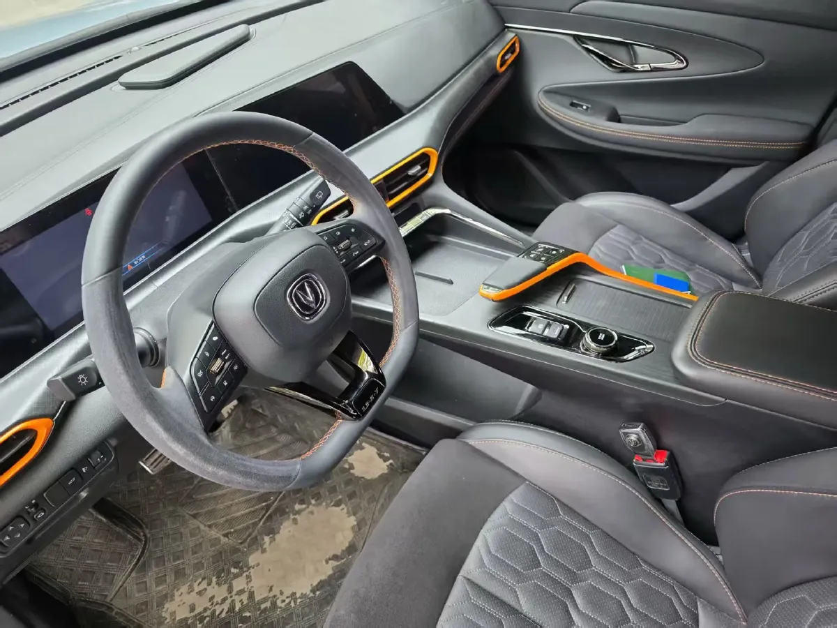 2021 ChangAn UNI-T 1.5T 180HP L4 7DCT,autocango,china used car exporter,china ev exporter,chinese used car exporter,chinese used ev exporter