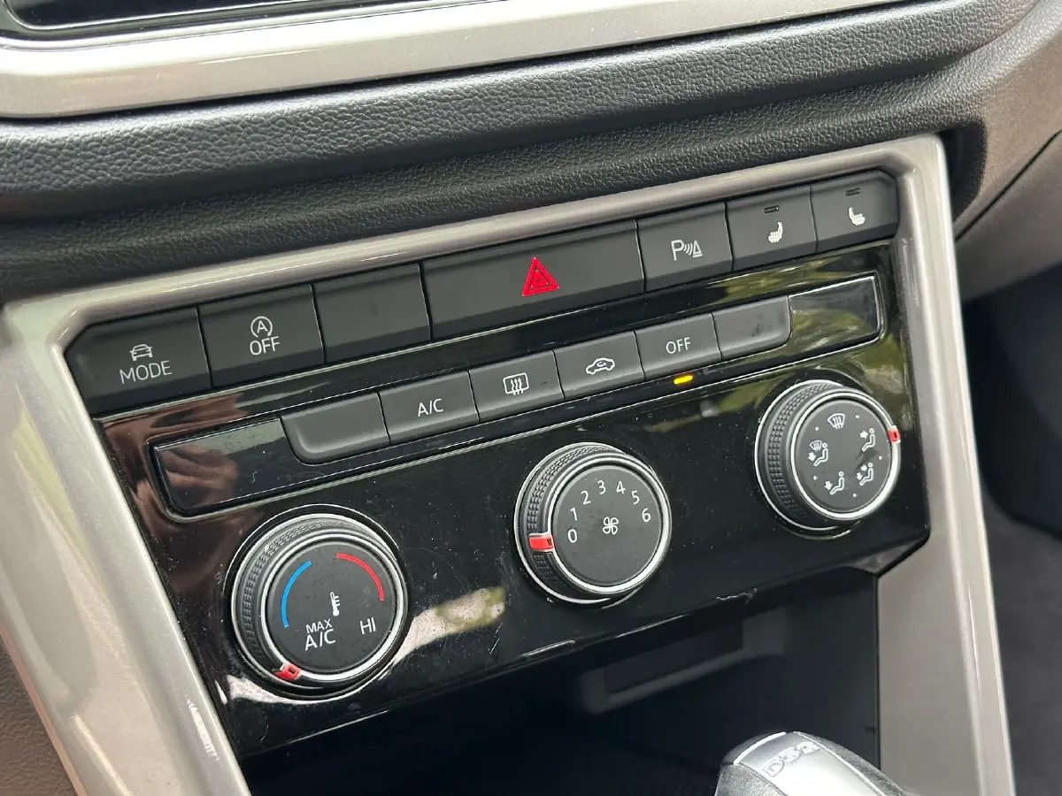 2021 Volkswagen T-Roc 1.4T 150HP L4 7DCT,autocango,china used car exporter,china ev exporter,chinese used car exporter,chinese used ev exporter