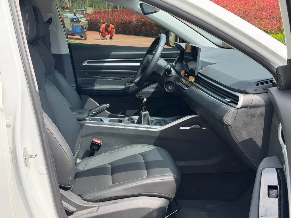 2025 Geely Emgrand 1.5L 127HP L4 5MT,autocango,china used car exporter,china ev exporter,chinese used car exporter,chinese used ev exporter